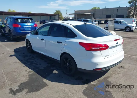 2016 Ford Focus S z USA, uszkodzony, nr VIN 1FADP3E21GL399346